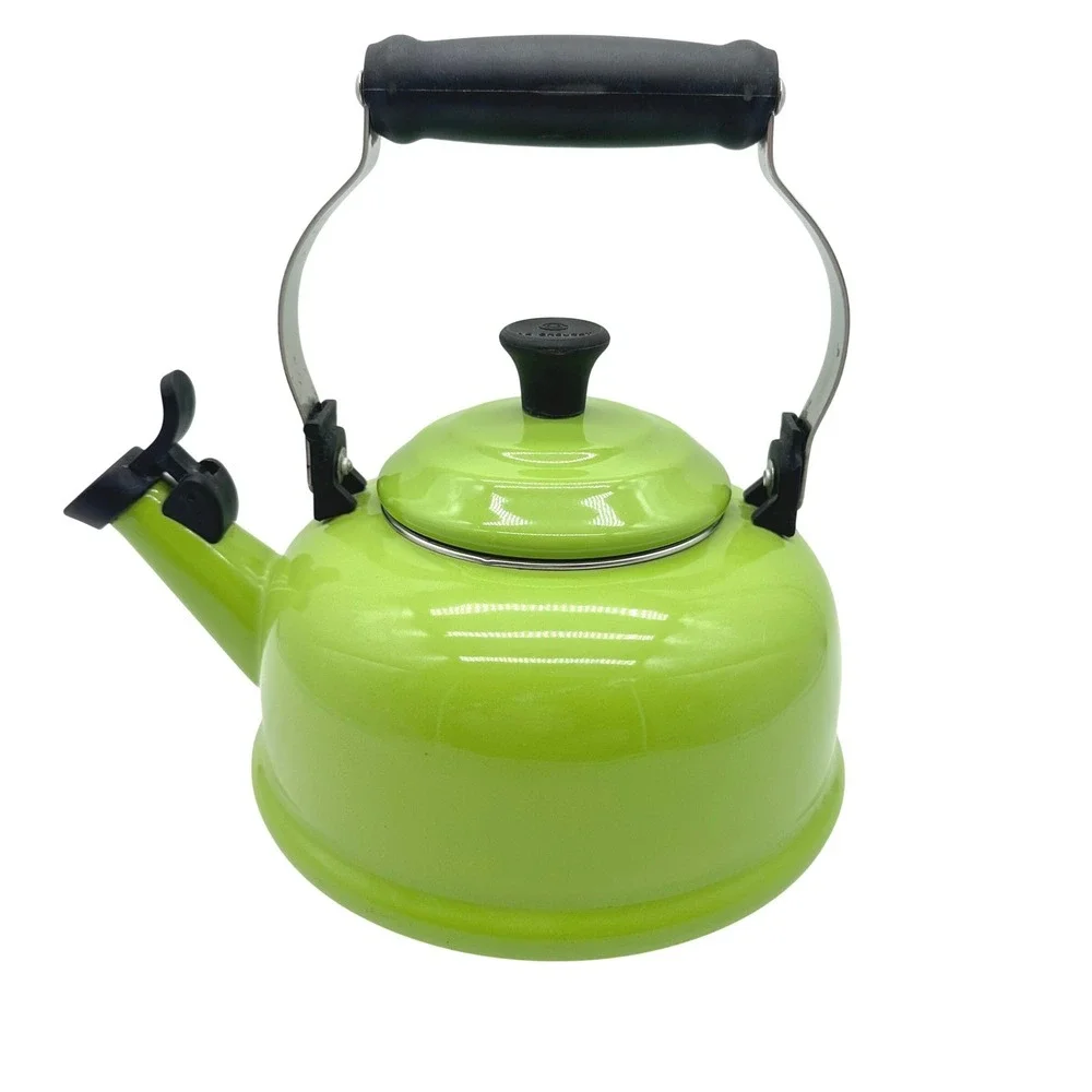 Le Creuset Enamel/Steel Whistling Tea Kettle Palm Lime Green 1.7 Qt